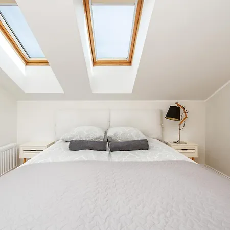 Appartement New! 2 Bedroom Free Parking, Child Friendly, Happening Area - Cafes, Markets, Museums, Old Town Close By *